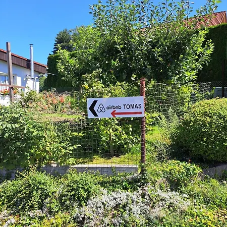 Complete Living With A Garden شقة *