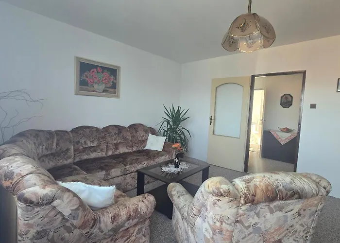 Apartament Complete Living With A Garden